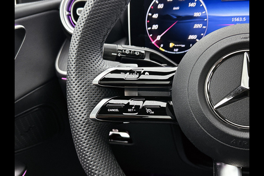 Mercedes-Benz GLC 300 e 4MATIC AMG Plug-In Hybride | AMG Premium Line | Night Pakket | Panoramadak | Digital Light | Memory Voorstoelen | 20 Inch AMG Velgen. Inclusief 24 maanden MB Certified garantie voor Europa.