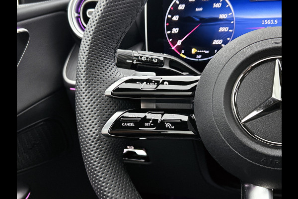 Mercedes-Benz GLC 300 e 4MATIC AMG Plug-In Hybride | AMG Premium Line | Night Pakket | Panoramadak | Digital Light | Memory Voorstoelen | 20 Inch AMG Velgen. Inclusief 24 maanden MB Certified garantie voor Europa.
