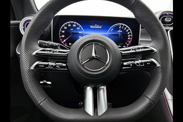 Mercedes-Benz GLC 300 e 4MATIC AMG Plug-In Hybride | AMG Premium Line | Night Pakket | Panoramadak | Digital Light | Memory Voorstoelen | 20 Inch AMG Velgen. Inclusief 24 maanden MB Certified garantie voor Europa.