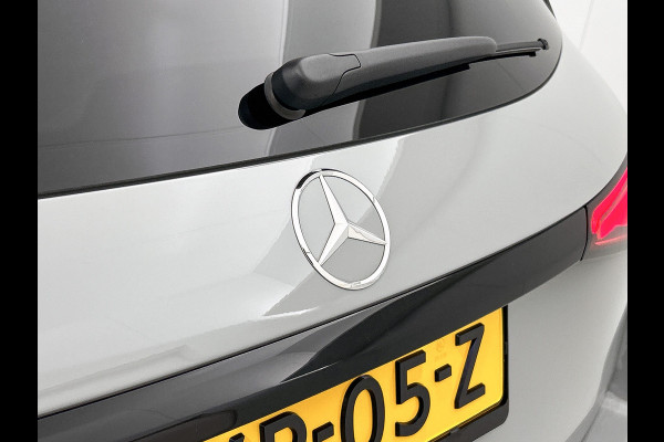Mercedes-Benz GLC 300 e 4MATIC AMG Plug-In Hybride | AMG Premium Line | Night Pakket | Panoramadak | Digital Light | Memory Voorstoelen | 20 Inch AMG Velgen. Inclusief 24 maanden MB Certified garantie voor Europa.