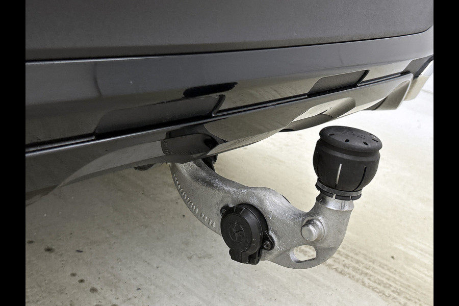 Mercedes-Benz GLC 300 e 4MATIC AMG Plug-In Hybride | AMG Premium Line | Night Pakket | Panoramadak | Digital Light | Memory Voorstoelen | 20 Inch AMG Velgen. Inclusief 24 maanden MB Certified garantie voor Europa.