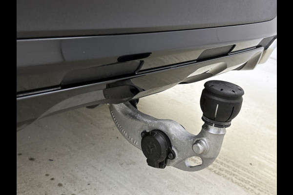 Mercedes-Benz GLC 300 e 4MATIC AMG Plug-In Hybride | AMG Premium Line | Night Pakket | Panoramadak | Digital Light | Memory Voorstoelen | 20 Inch AMG Velgen. Inclusief 24 maanden MB Certified garantie voor Europa.