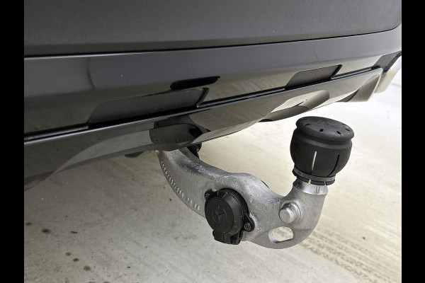 Mercedes-Benz GLC 300 e 4MATIC AMG Plug-In Hybride | AMG Premium Line | Night Pakket | Panoramadak | Digital Light | Memory Voorstoelen | 20 Inch AMG Velgen. Inclusief 24 maanden MB Certified garantie voor Europa.
