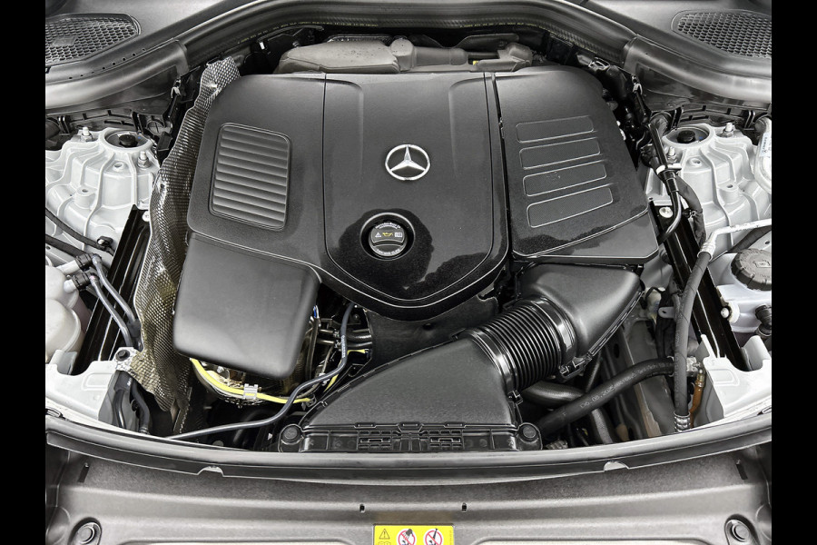 Mercedes-Benz GLC 300 e 4MATIC AMG Plug-In Hybride | AMG Premium Line | Night Pakket | Panoramadak | Digital Light | Memory Voorstoelen | 20 Inch AMG Velgen. Inclusief 24 maanden MB Certified garantie voor Europa.