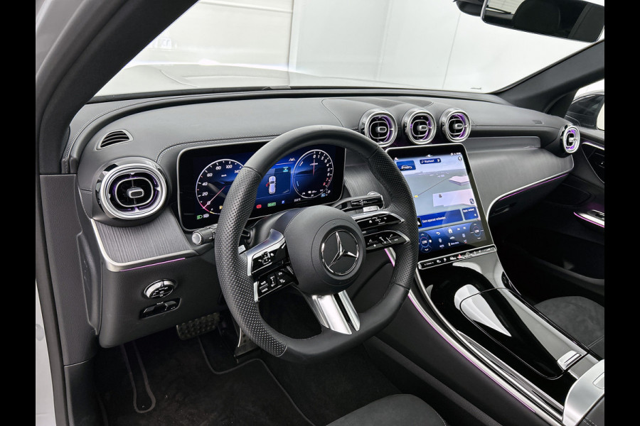 Mercedes-Benz GLC 300 e 4MATIC AMG Plug-In Hybride | AMG Premium Line | Night Pakket | Panoramadak | Digital Light | Memory Voorstoelen | 20 Inch AMG Velgen. Inclusief 24 maanden MB Certified garantie voor Europa.