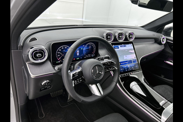 Mercedes-Benz GLC 300 e 4MATIC AMG Plug-In Hybride | AMG Premium Line | Night Pakket | Panoramadak | Digital Light | Memory Voorstoelen | 20 Inch AMG Velgen. Inclusief 24 maanden MB Certified garantie voor Europa.