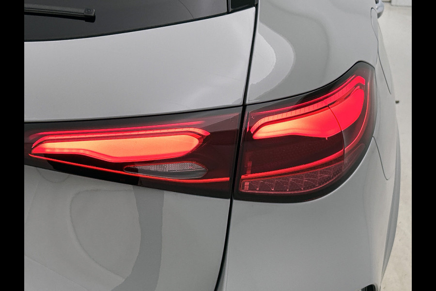 Mercedes-Benz GLC 300 e 4MATIC AMG Plug-In Hybride | AMG Premium Line | Night Pakket | Panoramadak | Digital Light | Memory Voorstoelen | 20 Inch AMG Velgen. Inclusief 24 maanden MB Certified garantie voor Europa.