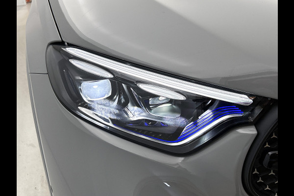 Mercedes-Benz GLC 300 e 4MATIC AMG Plug-In Hybride | AMG Premium Line | Night Pakket | Panoramadak | Digital Light | Memory Voorstoelen | 20 Inch AMG Velgen. Inclusief 24 maanden MB Certified garantie voor Europa.