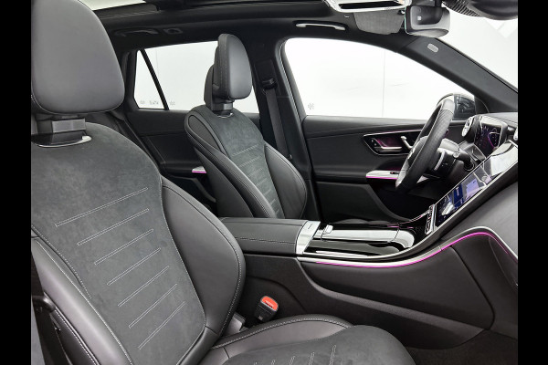 Mercedes-Benz GLC 300 e 4MATIC AMG Plug-In Hybride | AMG Premium Line | Night Pakket | Panoramadak | Digital Light | Memory Voorstoelen | 20 Inch AMG Velgen. Inclusief 24 maanden MB Certified garantie voor Europa.