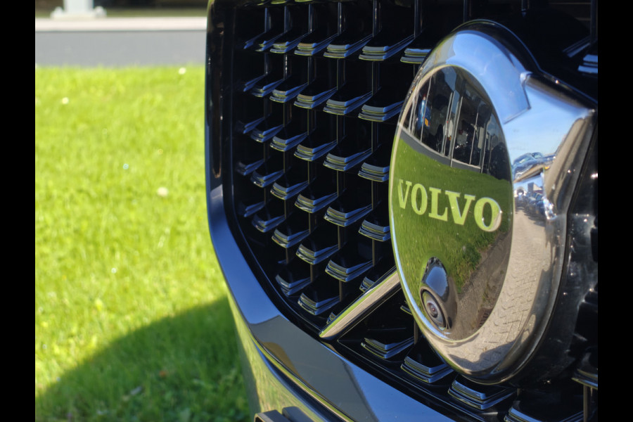 Volvo V60 T6 Plug-in hybrid AWD Ultimate Dark | 19" polestar velgen | Heico eindstuk uitlaat | Styling kit | HUD | Ventilatie + Massage stoelen | Panorama dak