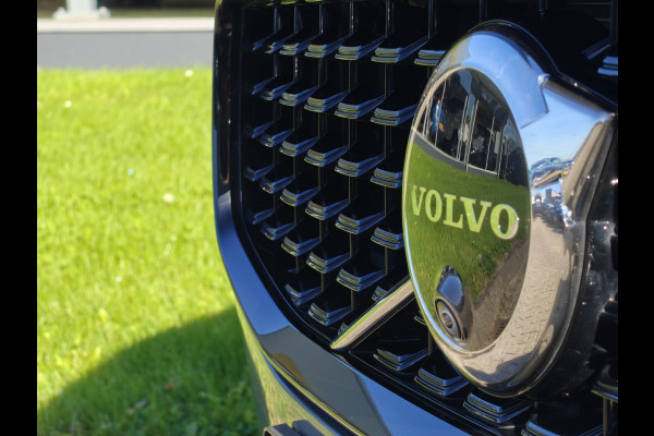 Volvo V60 T6 Plug-in hybrid AWD Ultimate Dark | 19" polestar velgen | Heico eindstuk uitlaat | Styling kit | HUD | Ventilatie + Massage stoelen | Panorama dak
