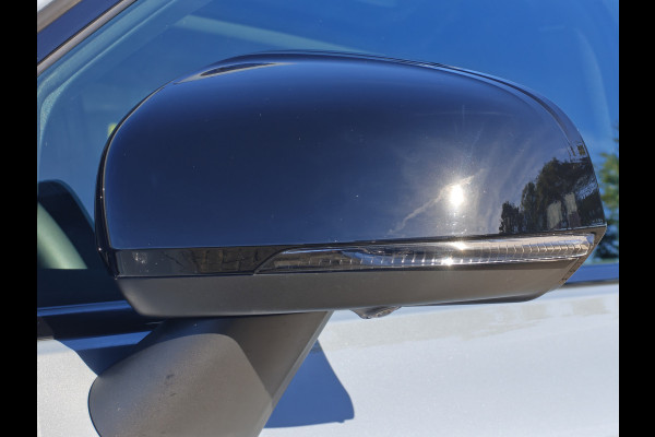 Volvo V60 T6 Plug-in hybrid AWD Ultimate Dark | 19" polestar velgen | Heico eindstuk uitlaat | Styling kit | HUD | Ventilatie + Massage stoelen | Panorama dak