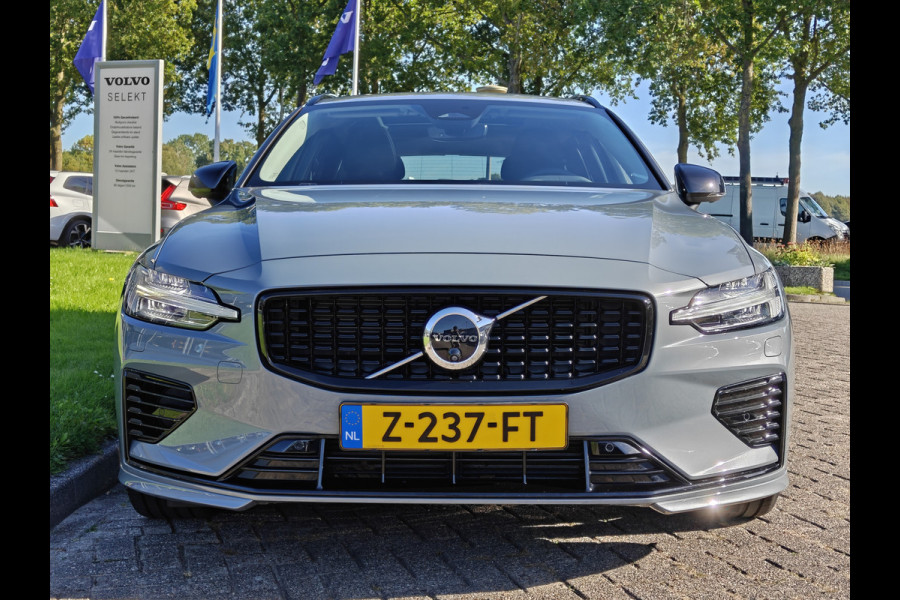 Volvo V60 T6 Plug-in hybrid AWD Ultimate Dark | 19" polestar velgen | Heico eindstuk uitlaat | Styling kit | HUD | Ventilatie + Massage stoelen | Panorama dak