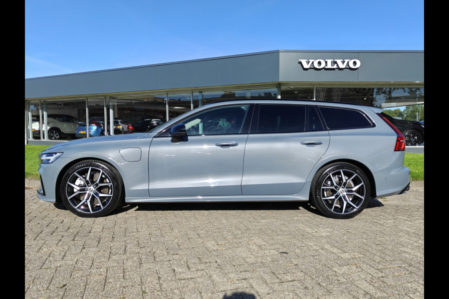 Volvo V60 T6 Plug-in hybrid AWD Ultimate Dark | 19" polestar velgen | Heico eindstuk uitlaat | Styling kit | HUD | Ventilatie + Massage stoelen | Panorama dak