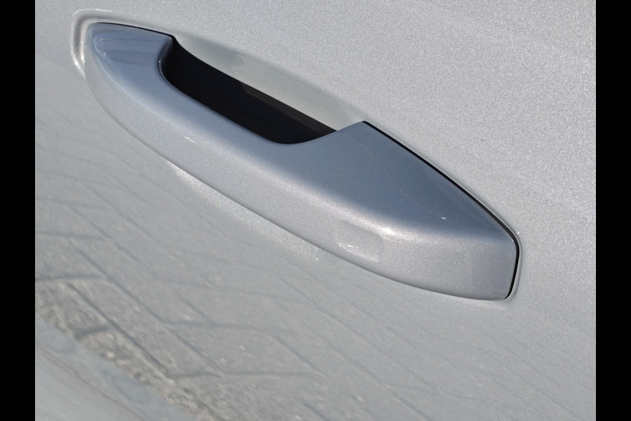 Volvo V60 T6 Plug-in hybrid AWD Ultimate Dark | 19" polestar velgen | Heico eindstuk uitlaat | Styling kit | HUD | Ventilatie + Massage stoelen | Panorama dak