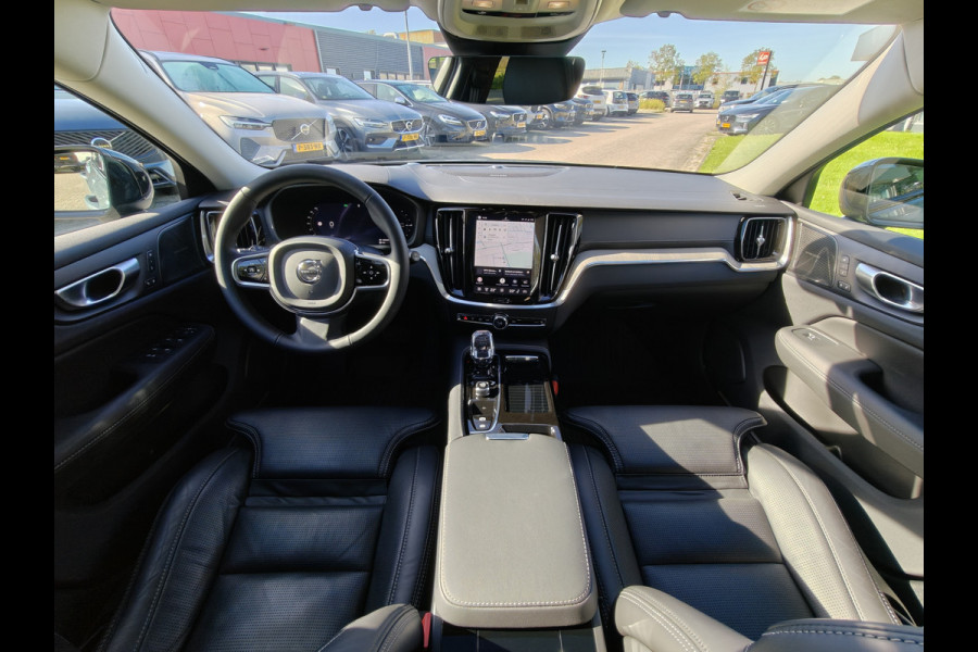 Volvo V60 T6 Plug-in hybrid AWD Ultimate Dark | 19" polestar velgen | Heico eindstuk uitlaat | Styling kit | HUD | Ventilatie + Massage stoelen | Panorama dak