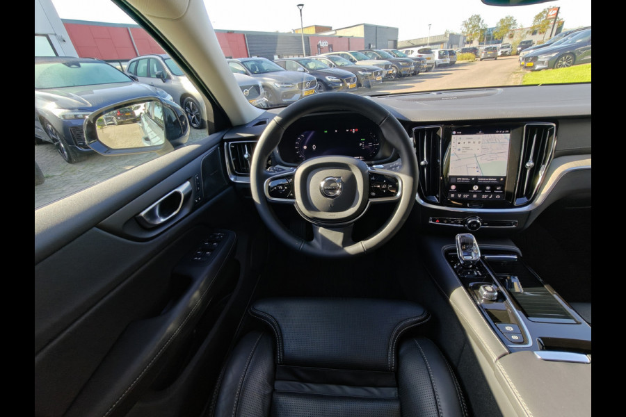Volvo V60 T6 Plug-in hybrid AWD Ultimate Dark | 19" polestar velgen | Heico eindstuk uitlaat | Styling kit | HUD | Ventilatie + Massage stoelen | Panorama dak