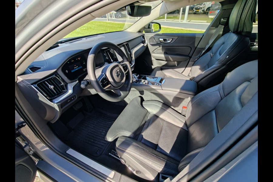 Volvo V60 T6 Plug-in hybrid AWD Ultimate Dark | 19" polestar velgen | Heico eindstuk uitlaat | Styling kit | HUD | Ventilatie + Massage stoelen | Panorama dak