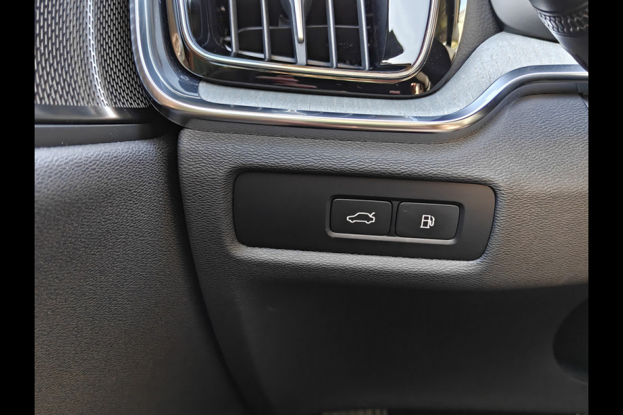 Volvo V60 T6 Plug-in hybrid AWD Ultimate Dark | 19" polestar velgen | Heico eindstuk uitlaat | Styling kit | HUD | Ventilatie + Massage stoelen | Panorama dak