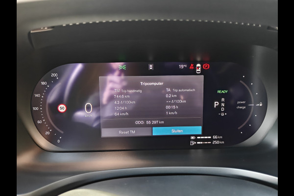 Volvo V60 T6 Plug-in hybrid AWD Ultimate Dark | 19" polestar velgen | Heico eindstuk uitlaat | Styling kit | HUD | Ventilatie + Massage stoelen | Panorama dak