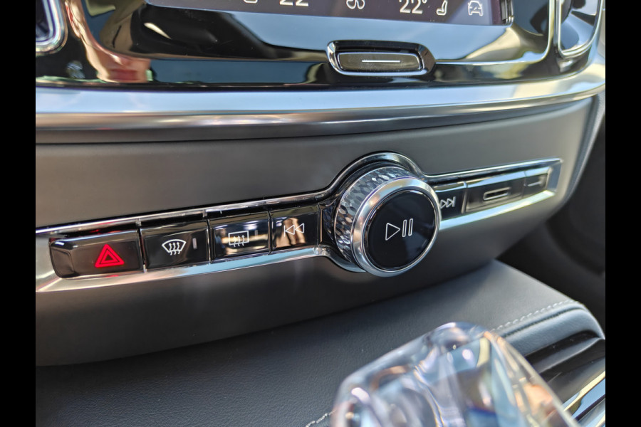 Volvo V60 T6 Plug-in hybrid AWD Ultimate Dark | 19" polestar velgen | Heico eindstuk uitlaat | Styling kit | HUD | Ventilatie + Massage stoelen | Panorama dak
