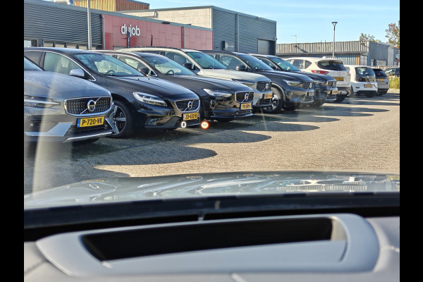 Volvo V60 T6 Plug-in hybrid AWD Ultimate Dark | 19" polestar velgen | Heico eindstuk uitlaat | Styling kit | HUD | Ventilatie + Massage stoelen | Panorama dak