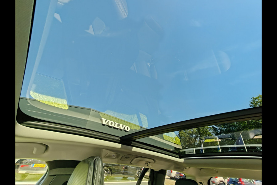 Volvo V60 T6 Plug-in hybrid AWD Ultimate Dark | 19" polestar velgen | Heico eindstuk uitlaat | Styling kit | HUD | Ventilatie + Massage stoelen | Panorama dak