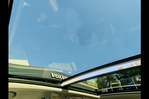 Volvo V60 T6 Plug-in hybrid AWD Ultimate Dark | 19" polestar velgen | Heico eindstuk uitlaat | Styling kit | HUD | Ventilatie + Massage stoelen | Panorama dak