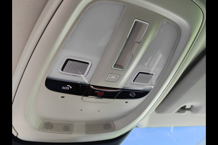 Volvo V60 T6 Plug-in hybrid AWD Ultimate Dark | 19" polestar velgen | Heico eindstuk uitlaat | Styling kit | HUD | Ventilatie + Massage stoelen | Panorama dak