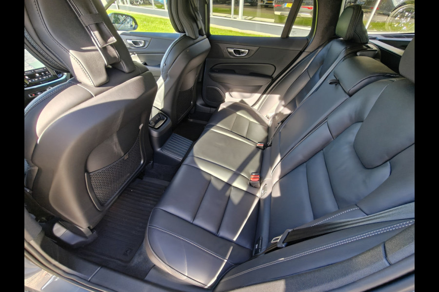 Volvo V60 T6 Plug-in hybrid AWD Ultimate Dark | 19" polestar velgen | Heico eindstuk uitlaat | Styling kit | HUD | Ventilatie + Massage stoelen | Panorama dak