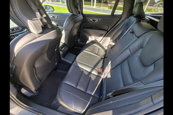 Volvo V60 T6 Plug-in hybrid AWD Ultimate Dark | 19" polestar velgen | Heico eindstuk uitlaat | Styling kit | HUD | Ventilatie + Massage stoelen | Panorama dak