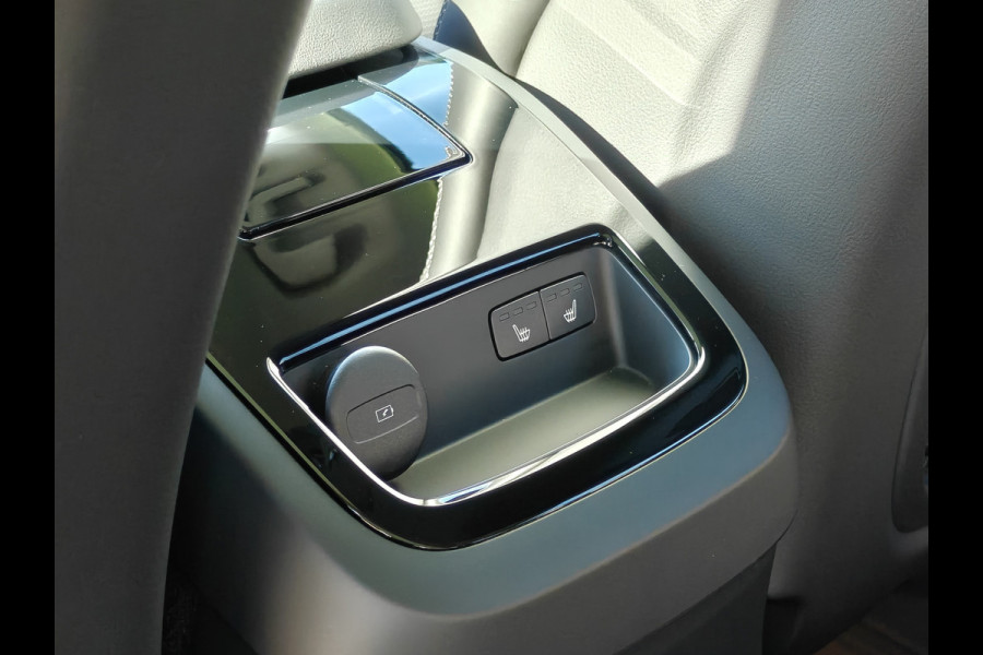 Volvo V60 T6 Plug-in hybrid AWD Ultimate Dark | 19" polestar velgen | Heico eindstuk uitlaat | Styling kit | HUD | Ventilatie + Massage stoelen | Panorama dak