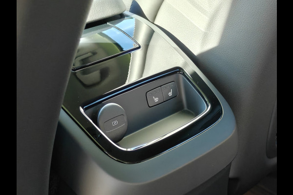 Volvo V60 T6 Plug-in hybrid AWD Ultimate Dark | 19" polestar velgen | Heico eindstuk uitlaat | Styling kit | HUD | Ventilatie + Massage stoelen | Panorama dak