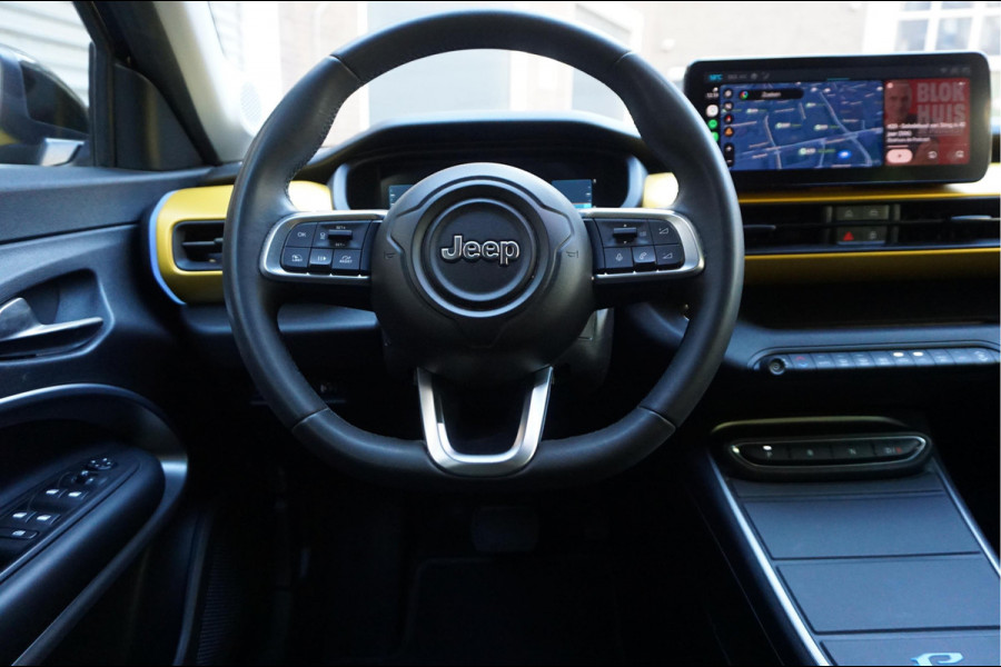 Jeep Avenger Black Edition 54 kWh | Sfeer | Apple | 360 | SOH 96,7 | Adaptive + lane | Navi | Stoelverwarming | NL auto