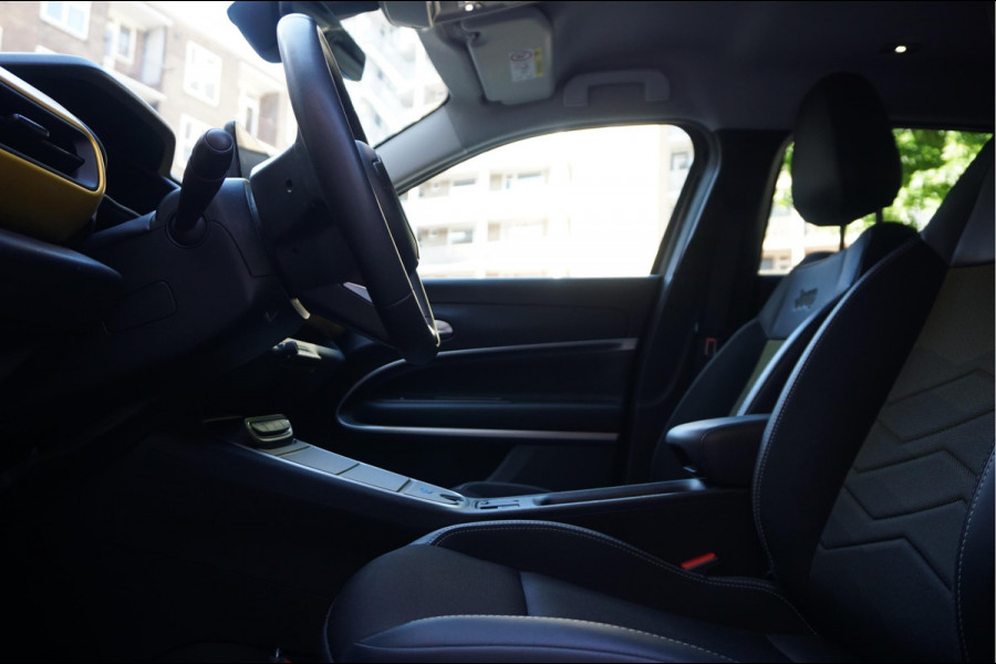 Jeep Avenger Black Edition 54 kWh | Sfeer | Apple | 360 | SOH 96,7 | Adaptive + lane | Navi | Stoelverwarming | NL auto
