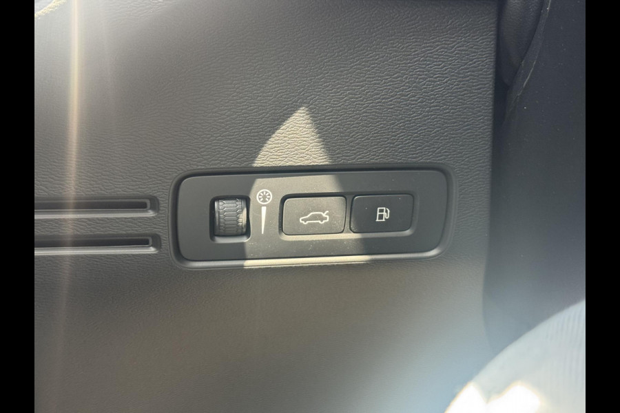 Volvo XC40 1.5 T4 Recharge Inscription | Accu 94% | El. achterklep | Navi | Carplay | Prijs is rijklaar