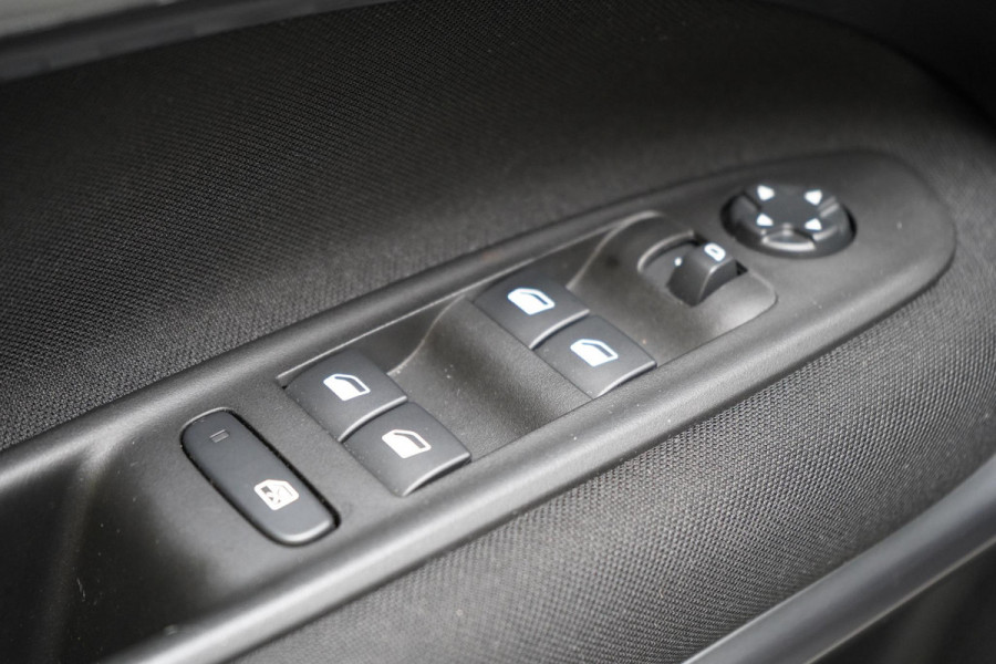 Fiat 600 1.2 Hybrid Urban | Achteruitrijcamera | Carplay | Climate control | Cruise control | Parkeersensoren