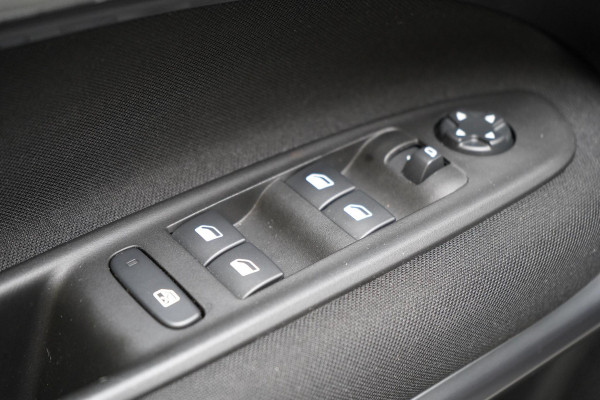 Fiat 600 1.2 Hybrid Urban | Achteruitrijcamera | Carplay | Climate control | Cruise control | Parkeersensoren