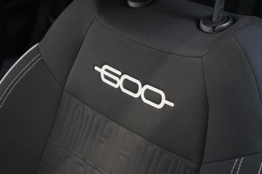 Fiat 600 1.2 Hybrid Urban | Achteruitrijcamera | Carplay | Climate control | Cruise control | Parkeersensoren