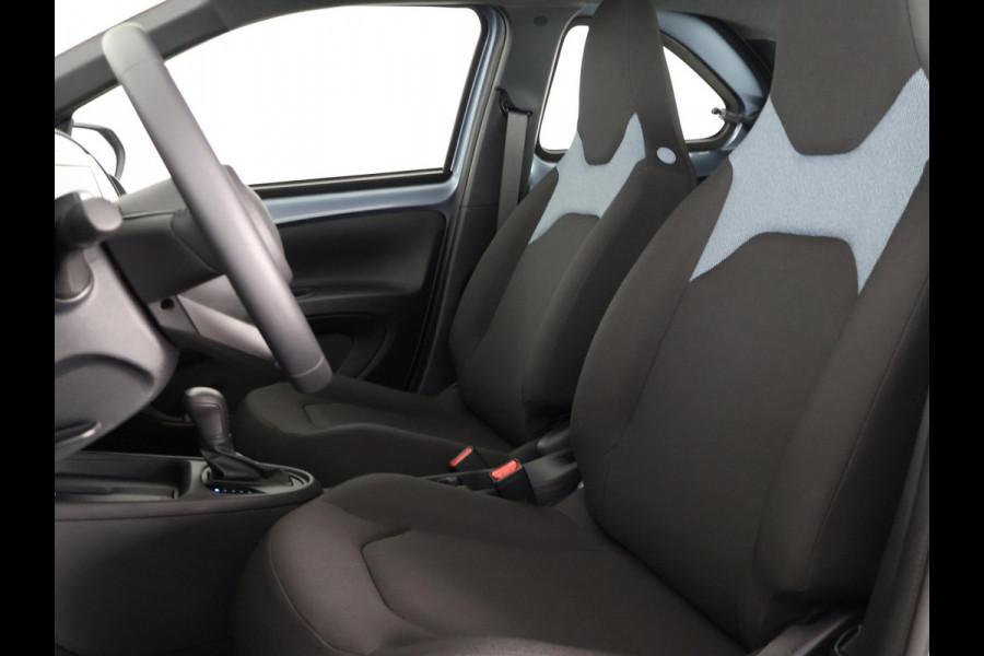 Toyota Aygo X Play | Stoelverwarming | Apple Carplay & AndroidAUTO | Camera |