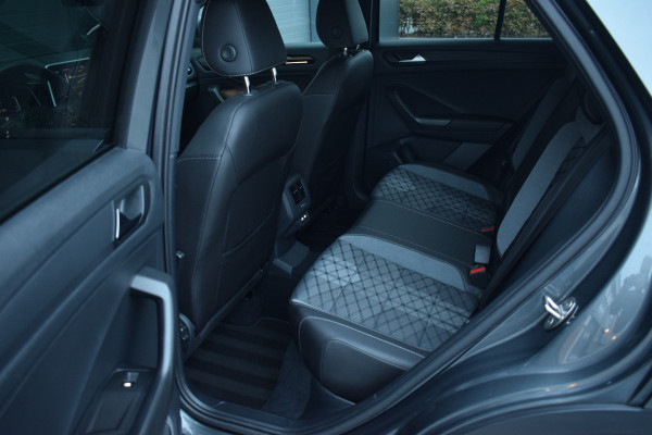 Volkswagen T-Roc 1.5 TSI DSG R-Line | Camera | Keyless | IQ-light | 17"
