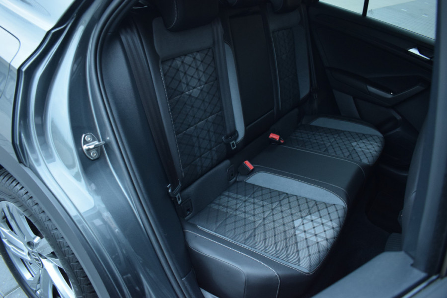 Volkswagen T-Roc 1.5 TSI DSG R-Line | Camera | Keyless | IQ-light | 17"