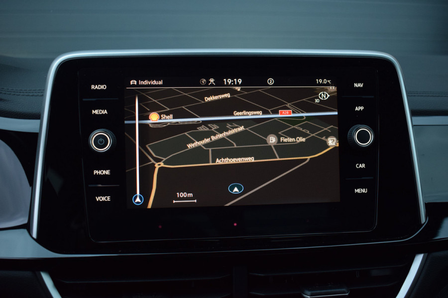 Volkswagen T-Roc 1.5 TSI DSG R-Line | Camera | Keyless | IQ-light | 17"