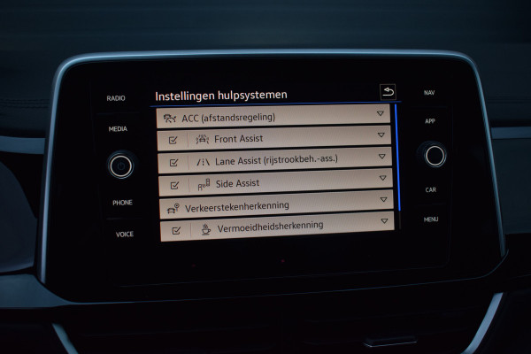 Volkswagen T-Roc 1.5 TSI DSG R-Line | Camera | Keyless | IQ-light | 17"