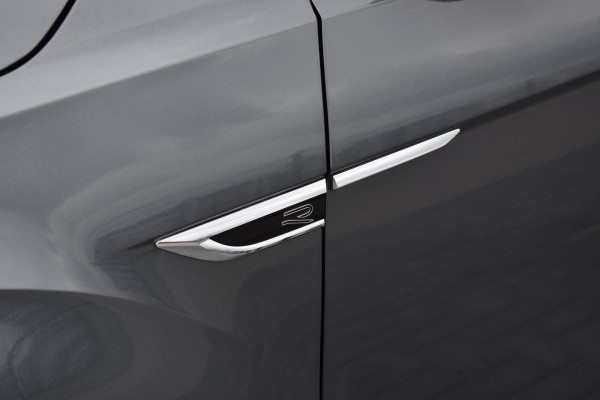 Volkswagen T-Roc 1.5 TSI DSG R-Line | Camera | Keyless | IQ-light | 17"