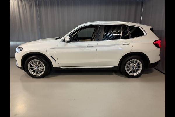 BMW X3 xDrive30e 18"/Leder/Dodehoek/Camera/Keyless/LED/Navigatie