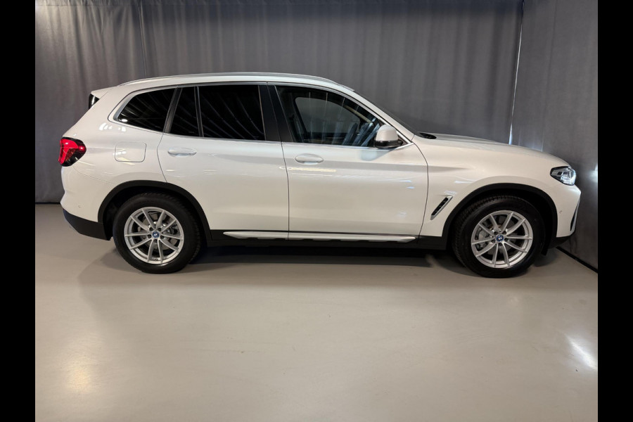 BMW X3 xDrive30e 18"/Leder/Dodehoek/Camera/Keyless/LED/Navigatie