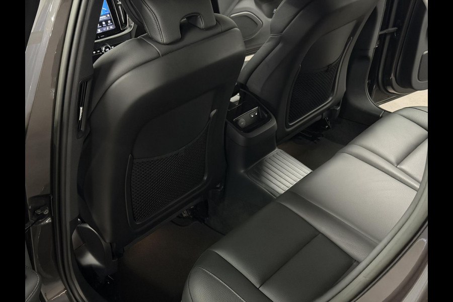 Volvo V60 2.0 T6 Plug-in hybrid AWD Plus Dark Long range | Trekhaak | Stuur-/stoelverwarming | Memory | Cruise-/climate control | Leder | Carplay