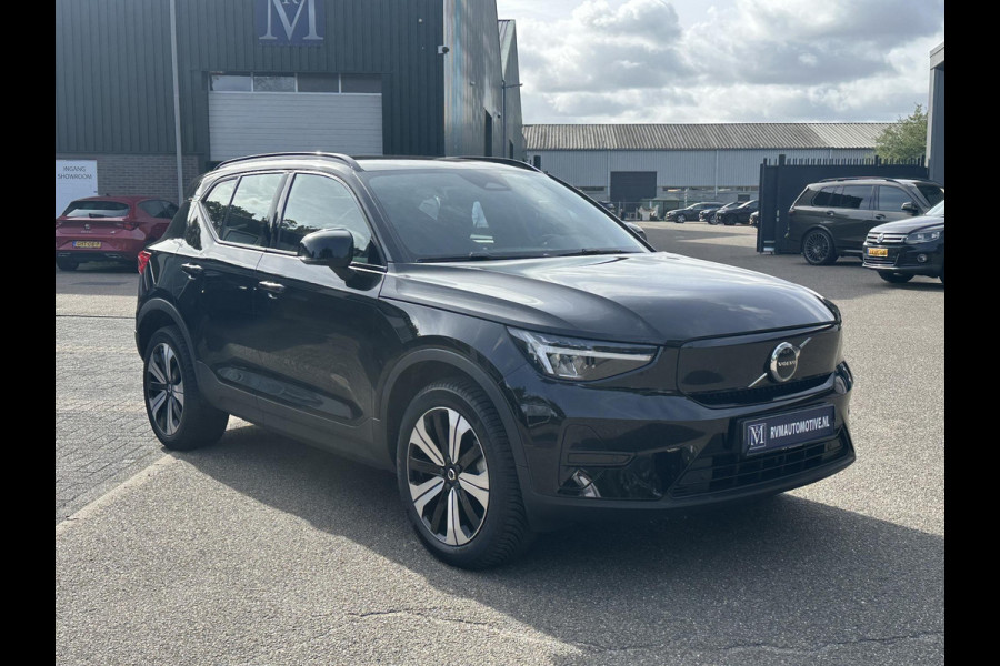 Volvo XC40 Recharge Plus 70 kWh VAN: € 32.900- VOOR: € 30.877,- UW HERFSTVOORDEEL: € 2.023-| SOH 92%|  ADAPTIVE CRUISE| ELEK. ACHTERKLEP| STOEL + STUURVERWARMING| DODE HOEK SENSOR|