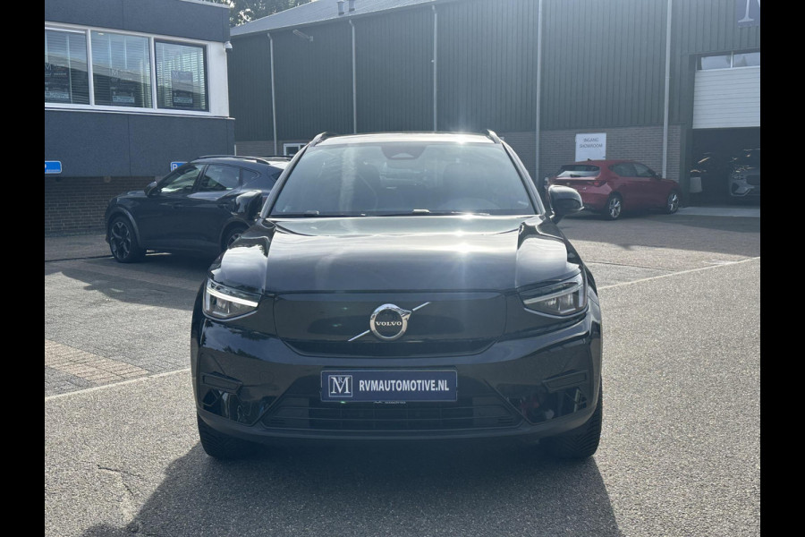 Volvo XC40 Recharge Plus 70 kWh VAN: € 32.900- VOOR: € 30.877,- UW HERFSTVOORDEEL: € 2.023-| SOH 92%|  ADAPTIVE CRUISE| ELEK. ACHTERKLEP| STOEL + STUURVERWARMING| DODE HOEK SENSOR|